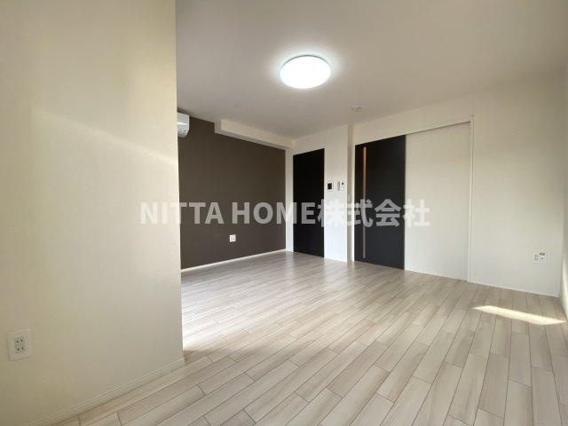 フレッサの寝室|光が差し込む明るい洋室★