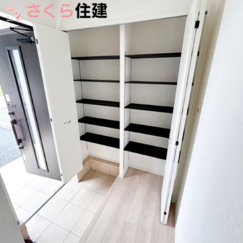 那須塩原市上厚崎第７の玄関|大容量収納できるシューズクローゼットとなっております。