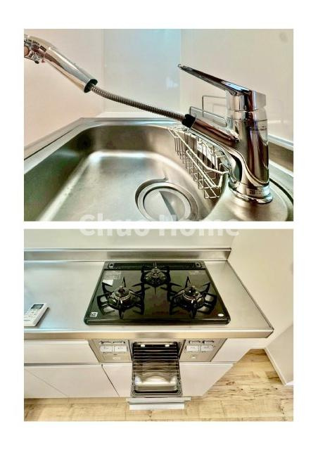 グリーンハイツ金町の内装|【キッチン水栓】キッチン水栓はシャワーヘッドが伸びますのでシンクの隅々まで届きます。【三ツ口コンロ】奥様に好評な三ツ口コンロと魚焼きグリルです。