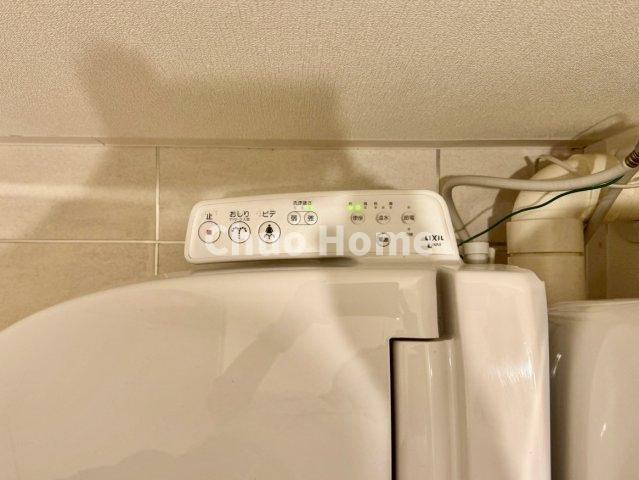 グリーンハイツ金町の発電・温水設備|【ウォシュレット】清潔に使いたいお手洗いには最適な設備です。もちろんウォームレットも標準装備です。