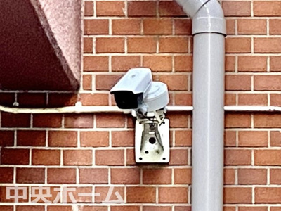 【防犯設備】 | グリーンハイツ金町 | 【防犯カメラ】何かあった時の大事な証拠になることももちろんなりますが、防犯というくらいですので大事なのは防犯カメラがあることによって抑止力につながることですよね。