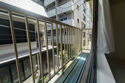 【バルコニー】 | 佃2丁目戸建 | 開放的で明るい空間を演出してくれるバルコニーです