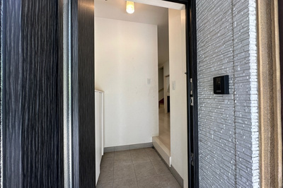 【玄関】 | 佃2丁目戸建 | シンプルで使いやすい玄関です