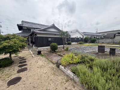 【庭】 | 瀬戸内市長船町長船　戸建 | ♦手入れの行き届いた広いお庭です♦