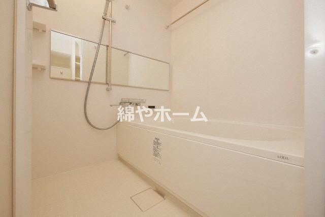 スプランディッド難波キャトルの浴室|落ち着いた空間のお風呂です