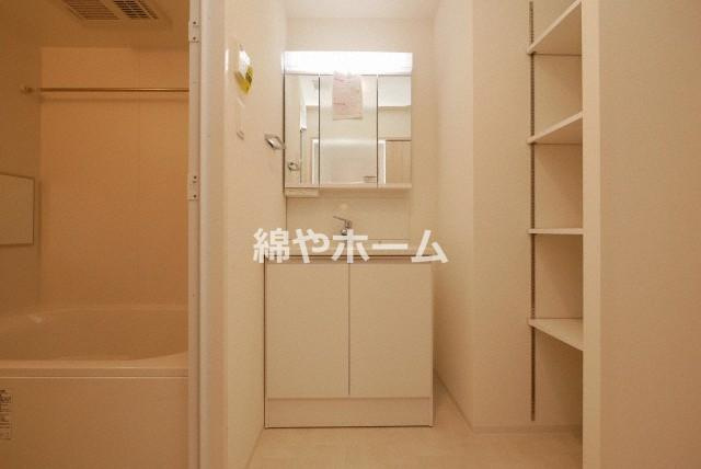 スプランディッド難波キャトルの独立洗面台|独立洗面化粧台が付いています