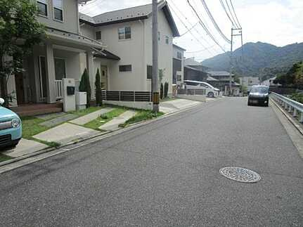 安佐南区山本新町4丁目の前面道路含む現地写真