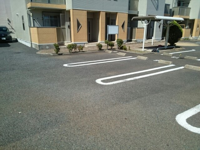 サウスウインズⅥの駐車場