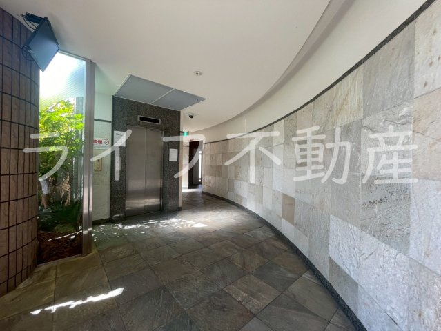 グドゥウエル新石切のエントランス|毎日通るエントランスはこのようになっています