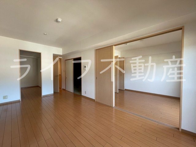 グドゥウエル新石切の居間・リビング|使いやすいリビングです