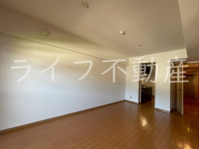 グドゥウエル新石切の居間・リビング|ゆったりとしたリビングです