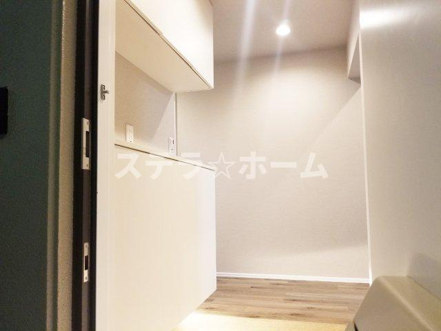 グリーンコーポ江坂第3の玄関|収納もある玄関です