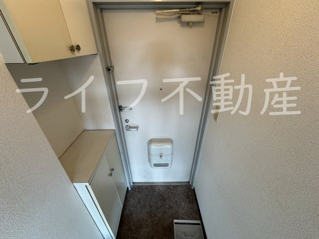 プレアール瓢箪山Ⅱの玄関|収納もある玄関です
