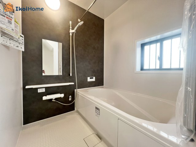 明石市松が丘3丁目　A号棟　新築戸建の浴室|【ホームページに現地動画掲載中】●年中無休：当日予約可●小窓ございますので通気・換気良好です。