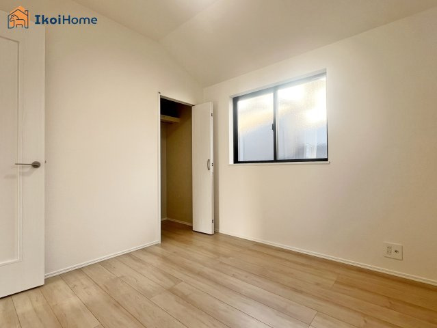 明石市松が丘3丁目　A号棟　新築戸建の子供部屋|【ホームページに現地動画掲載中】●年中無休：当日予約可●部屋にはカーテンレールはついていません。