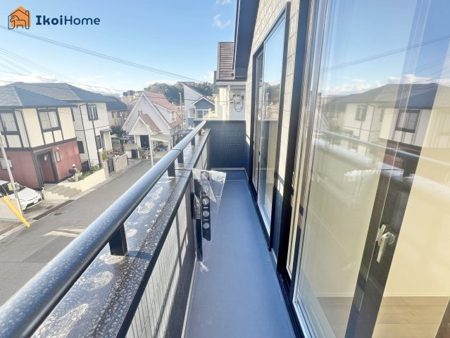 明石市松が丘3丁目　A号棟　新築戸建のバルコニー|【ホームページに現地動画掲載中】●年中無休：当日予約可●バルコニーの屋根は８万円から設置できます。