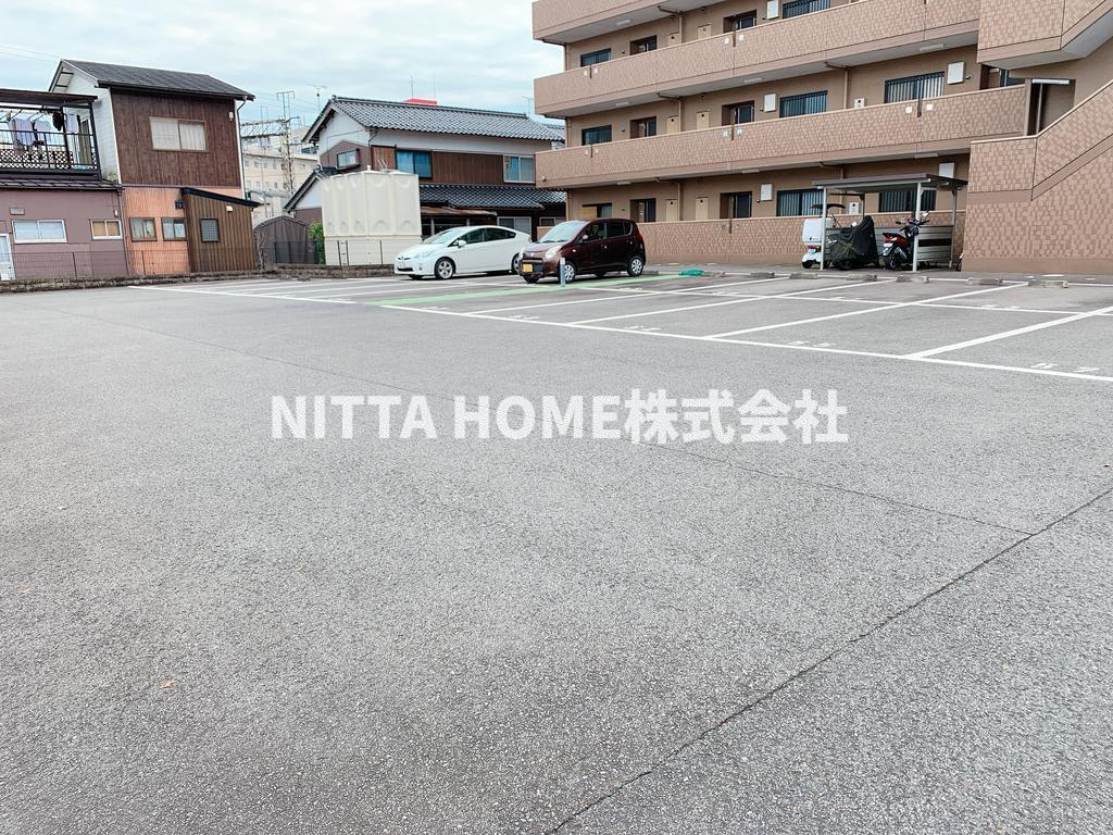 ウエスト　ヒル　（Ｗｅｓｔ　Ｈｉｌｌ）の駐車場|駐車場空きがあります＊