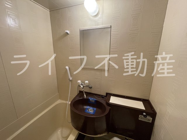 プレアール菱屋西の洗面所|ゆったりとスペースのある洗面所