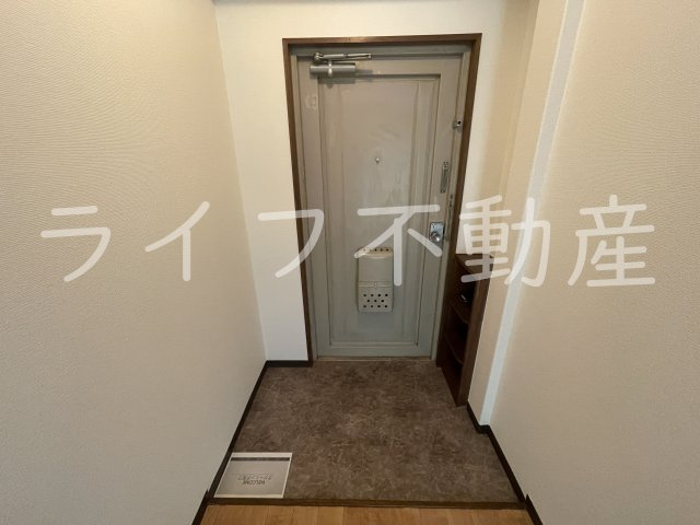 プレアール菱屋西の玄関|明るい玄関です
