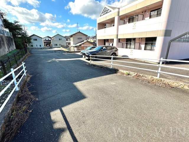 グランシャリオ一色の駐車場