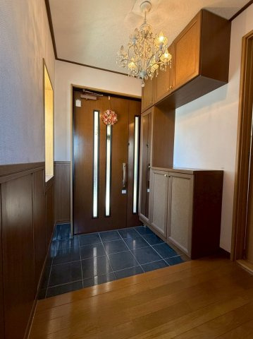 門真市沖町　戸建の玄関