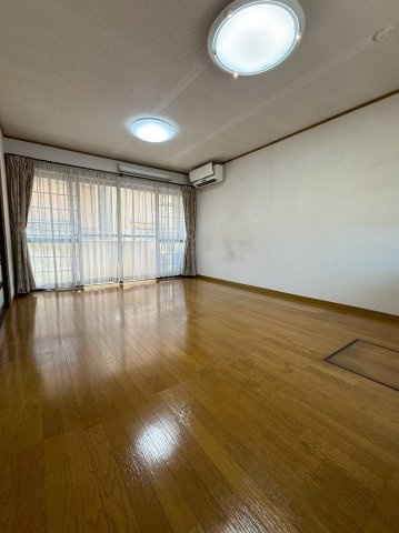 門真市沖町　戸建の居間・リビング