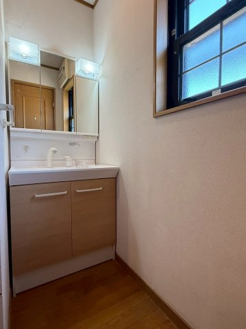 門真市沖町　戸建の独立洗面台