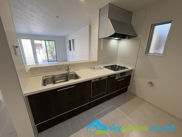 鎌倉市台2期　新築戸建　全2棟2号棟のキッチン|視界良好の対面キッチン