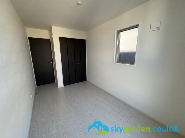 鎌倉市台2期　新築戸建　全2棟2号棟の子供部屋|二面採光で明るい室内