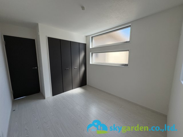 鎌倉市台2期　新築戸建　全2棟2号棟の洋室|二面採光で明るい洋室です