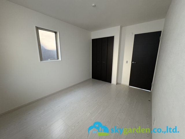 鎌倉市台2期　新築戸建　全2棟2号棟の子供部屋|明るい二面採光のお部屋です