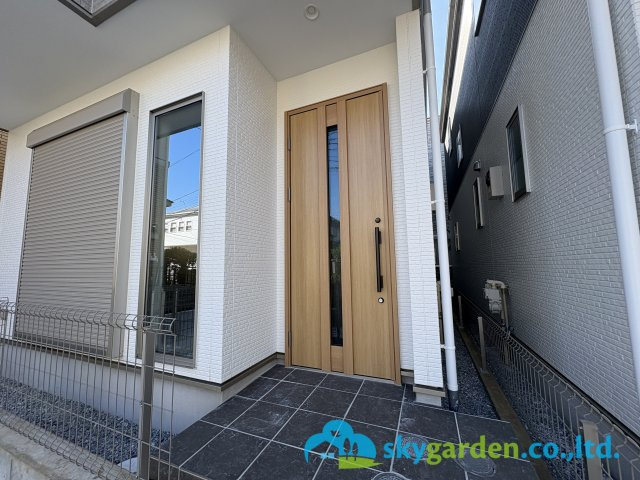 鎌倉市台2期　新築戸建　全2棟2号棟の玄関|玄関前の様子