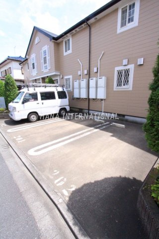 シャトル押立の駐車場