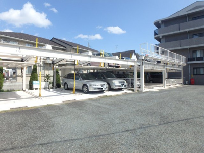 【駐車場】 | スエルテ松田 | 車をお持ちの方に嬉しい駐車場付きの物件です