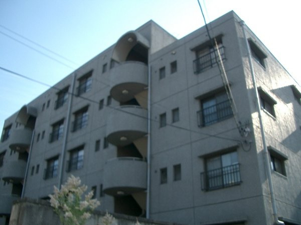 八城マンションの外観