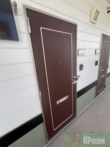 アヴニール柏井の玄関