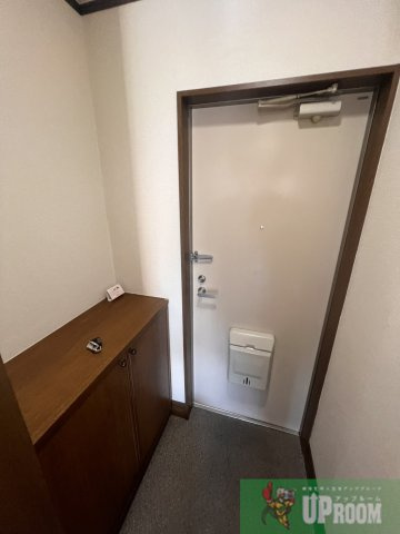 アヴニール柏井の玄関