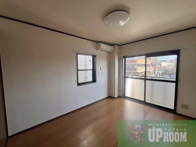 アヴニール柏井の居間・リビング