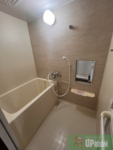アヴニール柏井の浴室