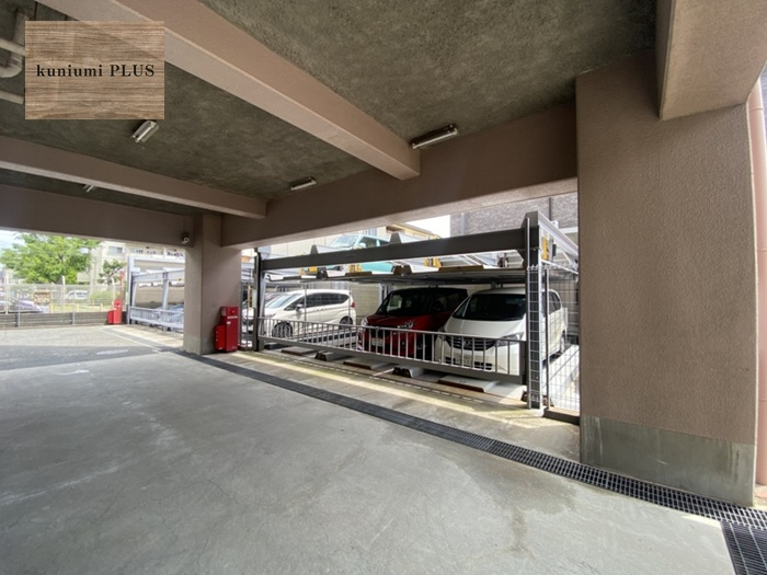 シーアイマンション鶴見緑地公園の駐車場