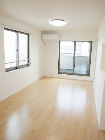 Ｔ・ＫレジデンスⅠ　　　刈谷市近郊の賃貸はクラスホーム刈谷店の居間・リビング|ゆったりとした居間です