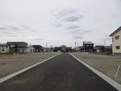 【前面道路含む現地写真】 | 大館市有浦６丁目分譲地・H区画