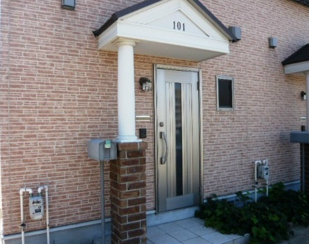 Ｈｉｌｌｓ Ｇａｒｄｅｎ植田Ｃ棟のエントランス