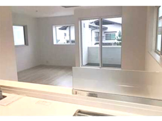 【居間・リビング】 | 安佐南区緑井7（七軒茶屋駅）全3区画　NO2 | 17.1帖リビング☆
対面式のキッチンでリビングが見渡せるので、お子様やご家族の様子が見えて安心です♪