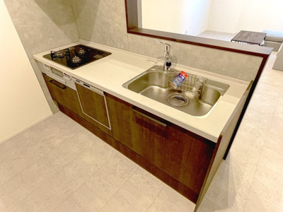 【キッチン】 | 大阪市住吉区墨江　新築戸建て♪ | 【同社施工例写真】キッチン♪
システムキッチン（カウンター）食洗機＋浄水器標準仕様！