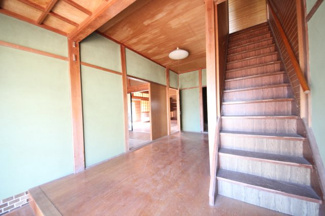 【玄関】 | 大津市小野734-1他　中古戸建 | 玄関付近別角度
