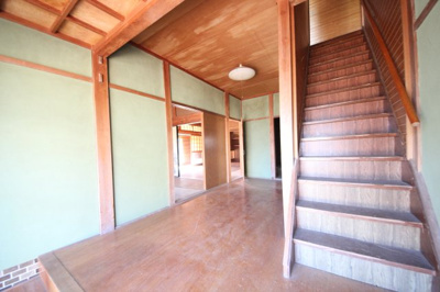 【玄関】 | 大津市小野734-1他　中古戸建 | 玄関付近別角度