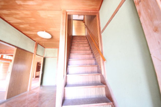 【内装】 | 大津市小野734-1他　中古戸建 | 二階への階段