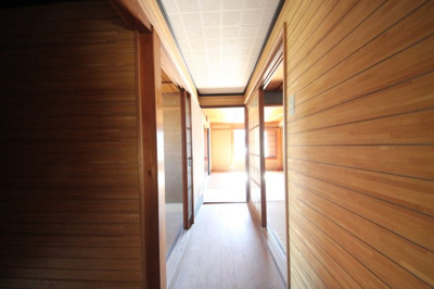 【内装】 | 大津市小野734-1他　中古戸建 | 二階通路