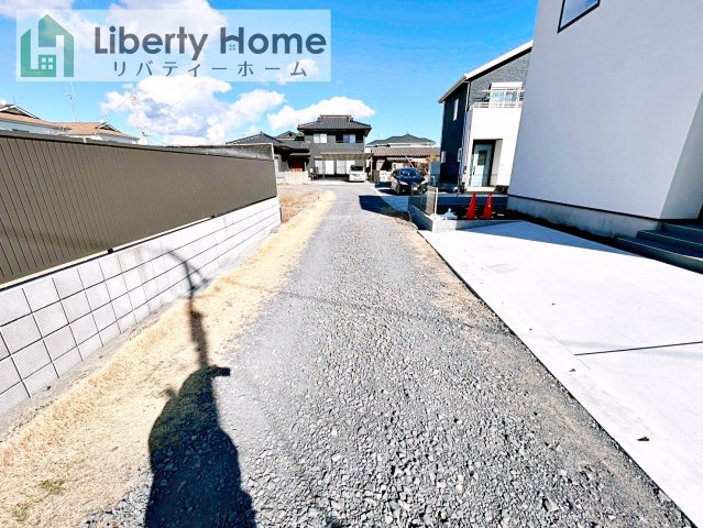 日立市河原子町2丁目　新築戸建　1号棟の前面道路含む現地写真